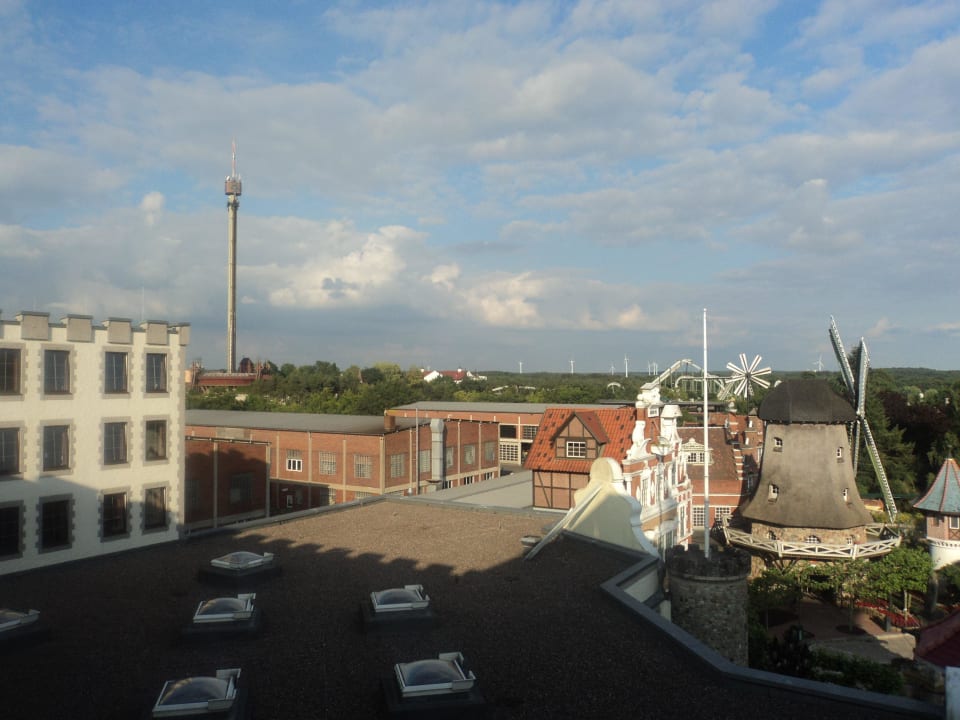 Ausblick vom Zimmer in den Heidepark Heide Park Abenteuerhotel