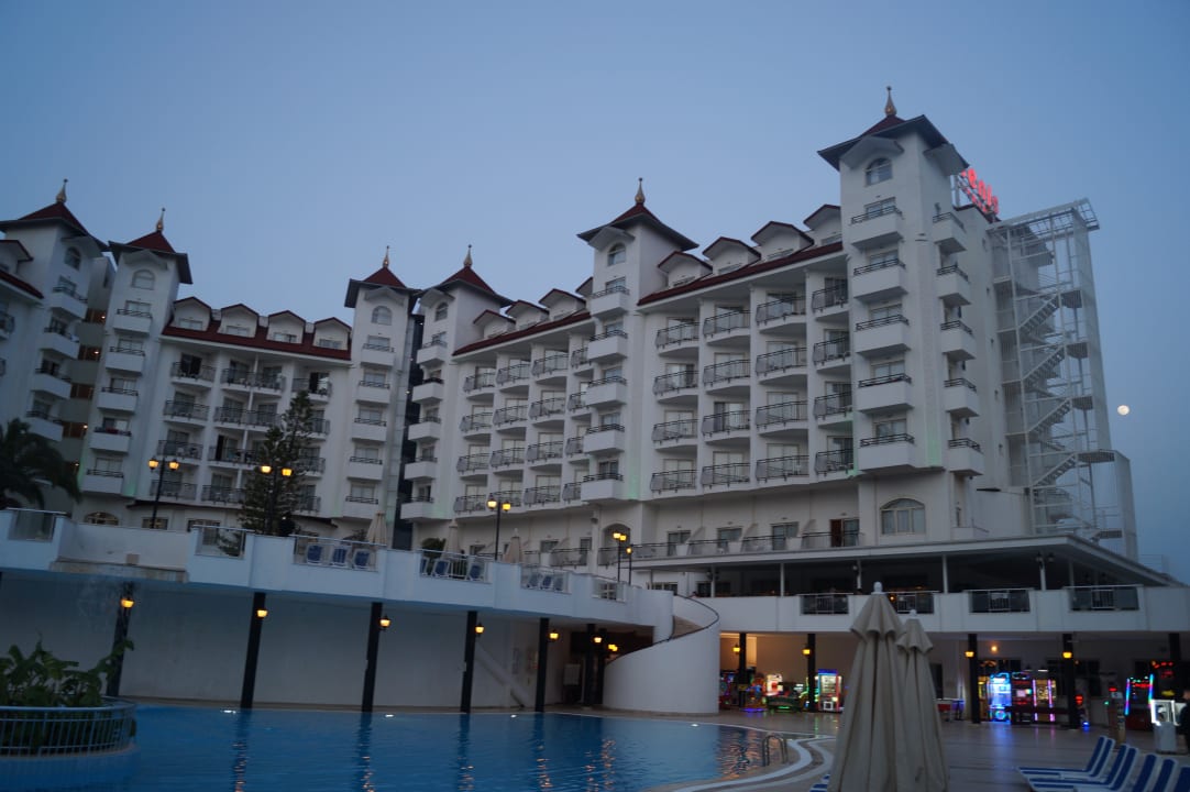 Außenansicht Serenis Hotel