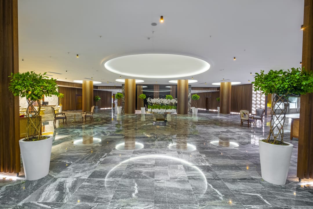 Lobby Rubi Platinum Sign