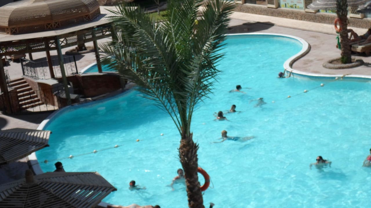 Бассейн в отеле Riviera Aqua Park Resort