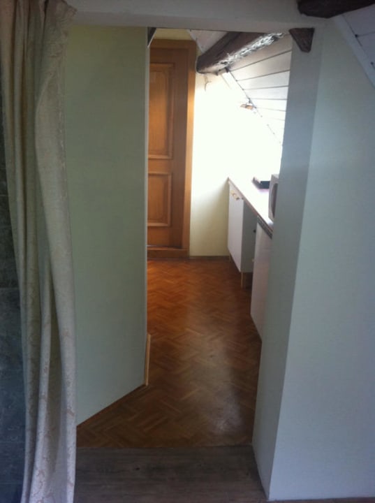 Blick von der Toilette in die Diele/Miniküche Hotel Peter Schaefer Hotel Rheinischer Hof