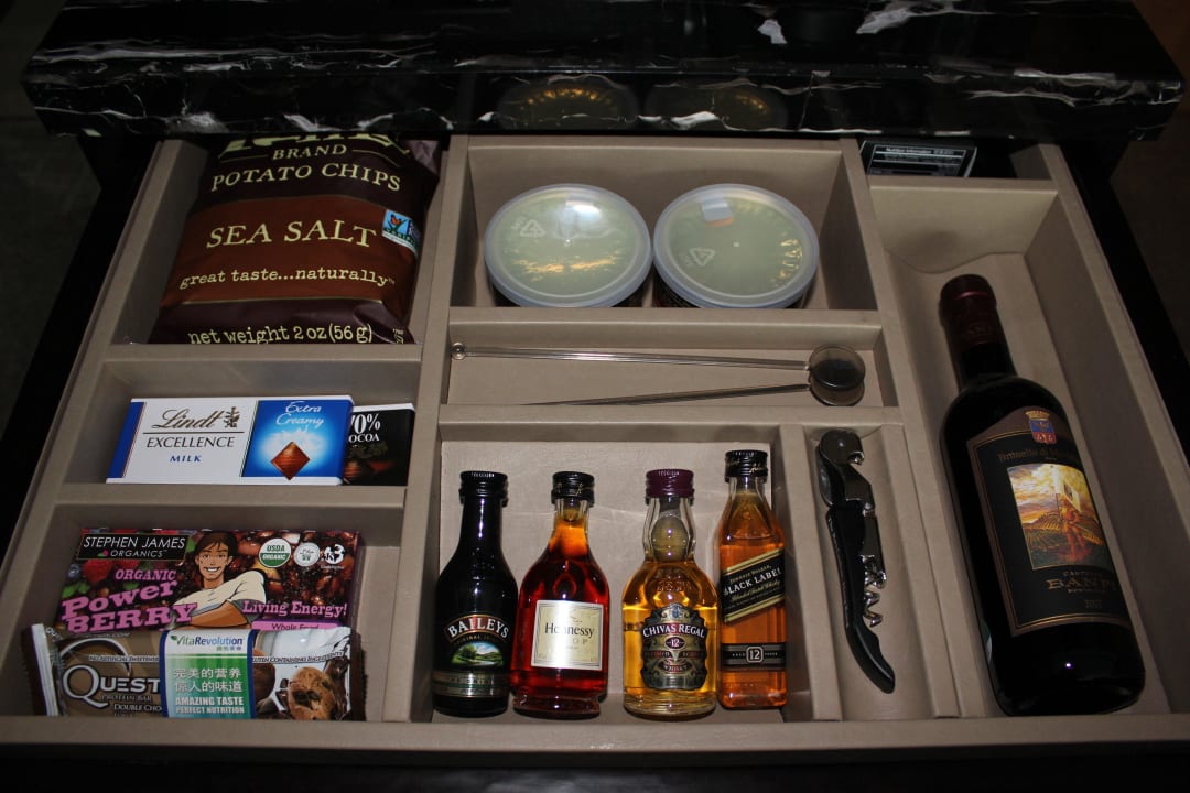 Minibar Bestückung  Hotel The Ritz-Carlton Hongkong