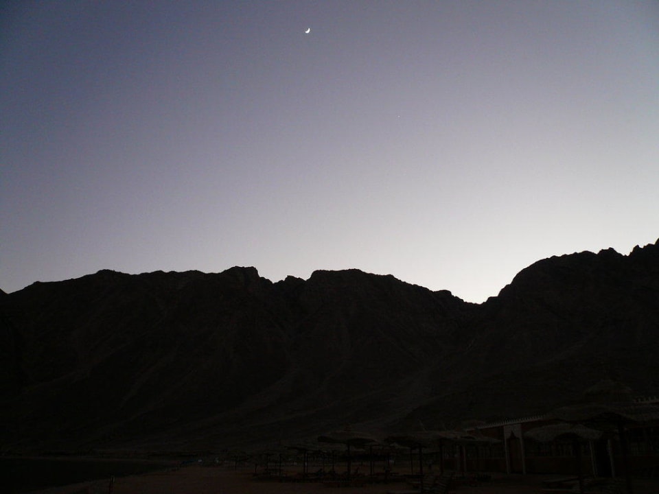 Berge hinterm Hotel Happy Life Village