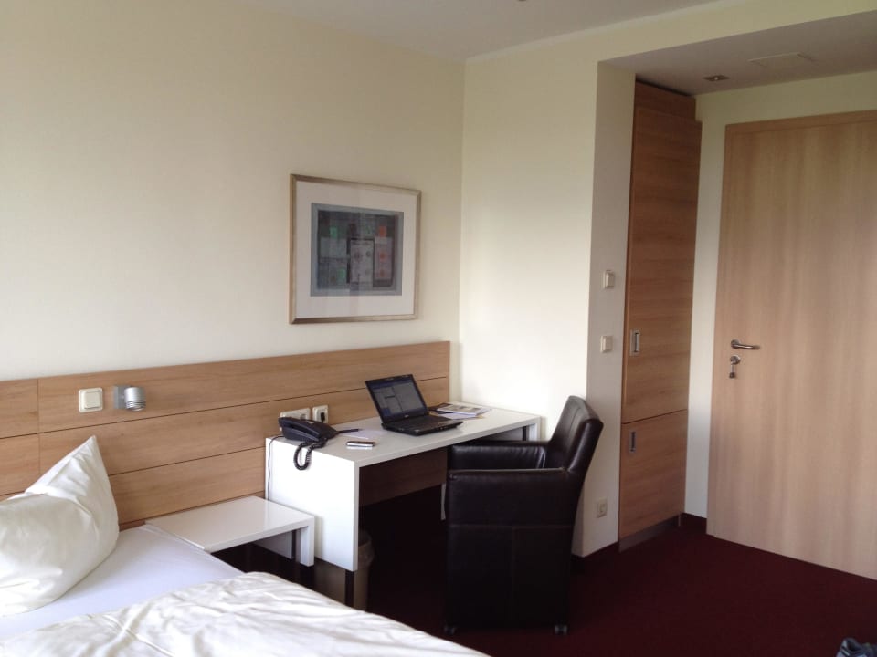 Schreibtisch mit WiFi und Telefon Trend Hotel