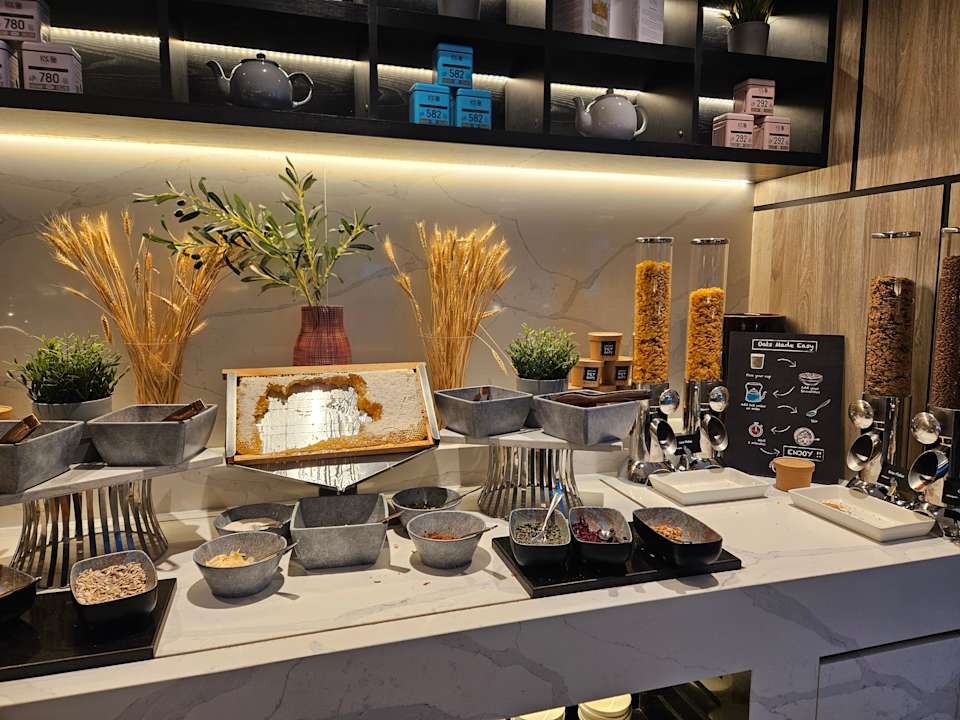 Gastro Rose Rayhaan by Rotana