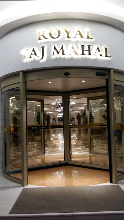 Eingang in das Hotel Royal Taj Mahal Hotel