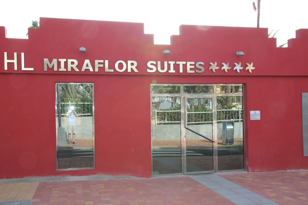 Eingang Miraflor HL Miraflor Suites Hotel
