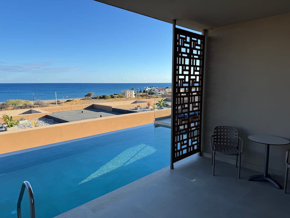 Pool Este Elegant Suites & Villas