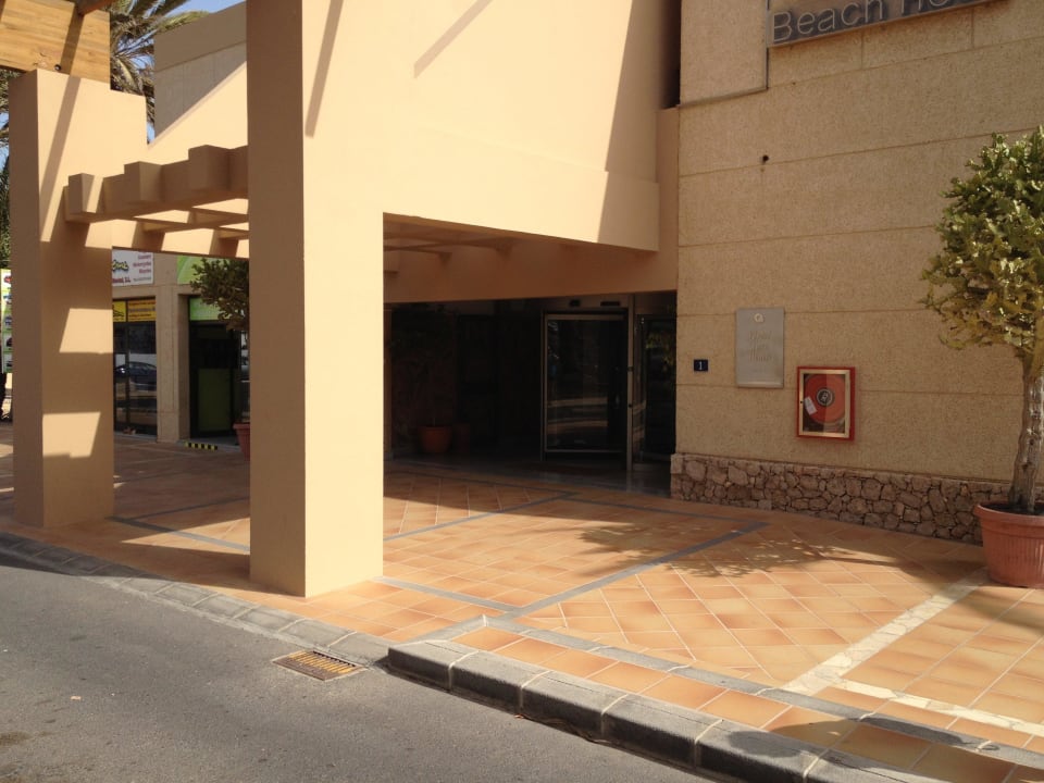 Eingang SBH Hotel Taro Beach