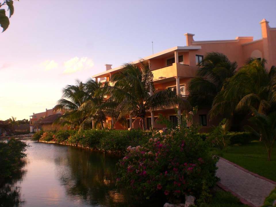 Zimmer von außen Grand Palladium Select White Sand Resort & Spa