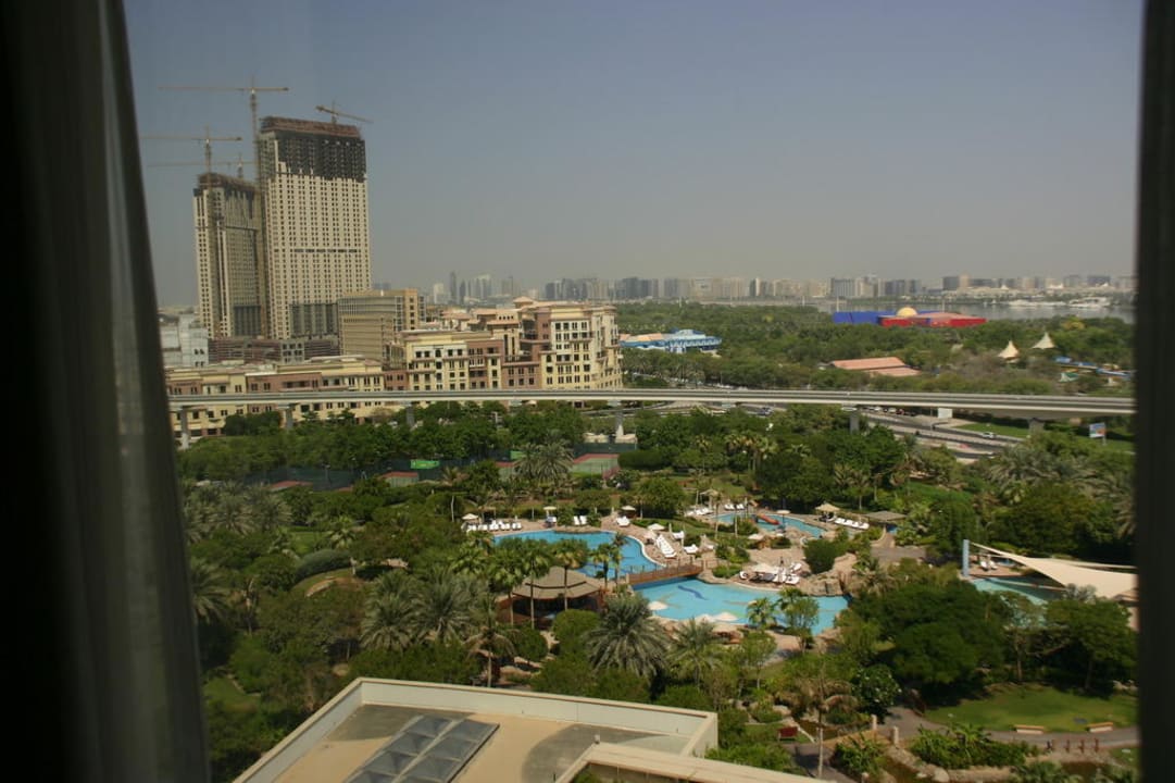 Ausblick über Garten und Pool Grand Hyatt Dubai