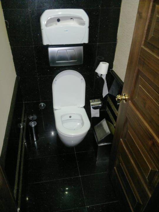 WC-Bereiche Männer im Hotel Diamond Excellence Resort & Spa