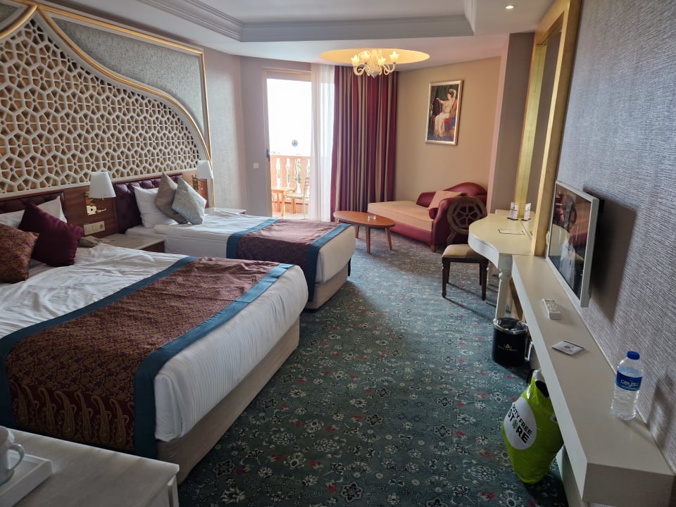 Zimmer Royal Taj Mahal Hotel