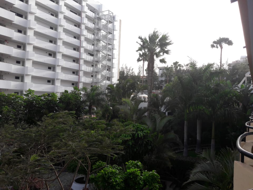 Ausblick aus dem Hotelzimmer allsun Hotel Lucana