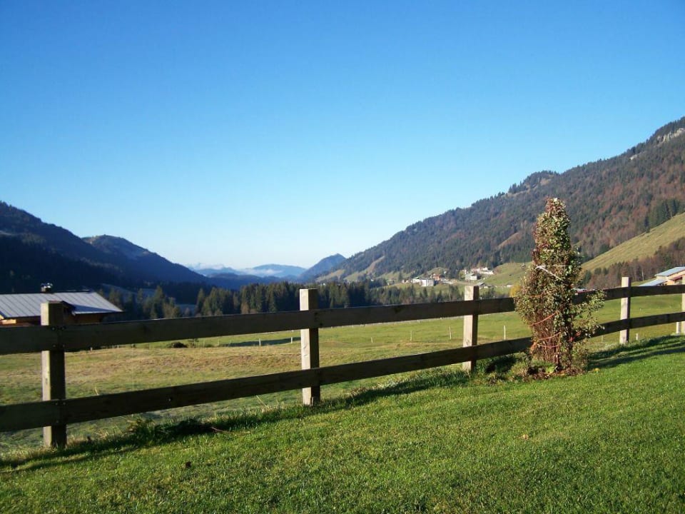 Ausblick vom Wohnzimmer Haus Alpenrösle