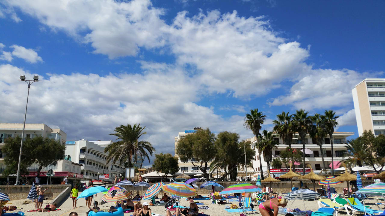 Vom Strand zum Hotel R2 Veronica Beach Hotel