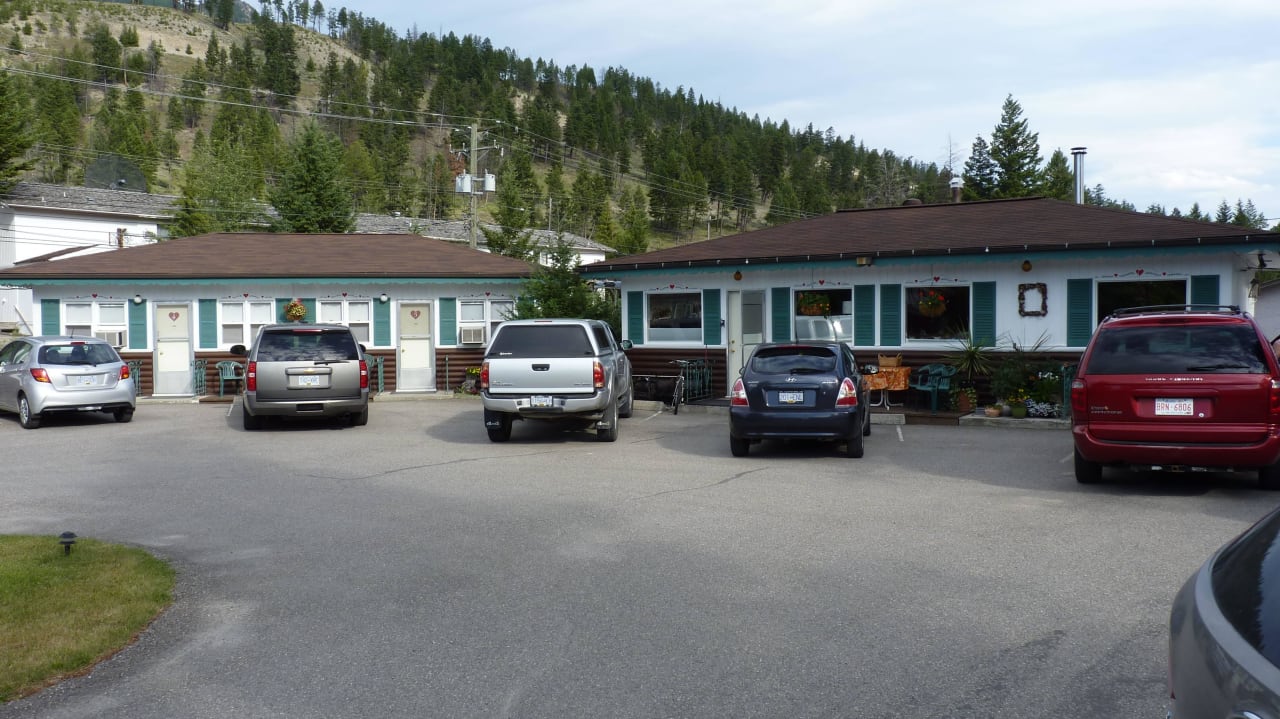 Blick zum Motel vom Parkplatz aus The Lido Motel