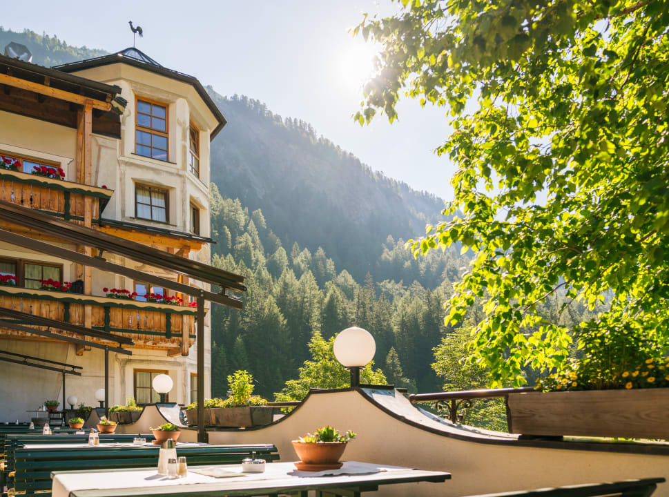 Außenansicht Wanderhotel Taurerwirt