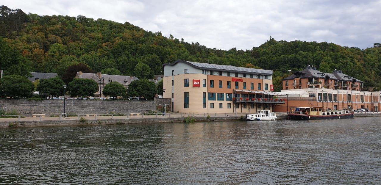 Außenansicht Hotel Ibis Dinant