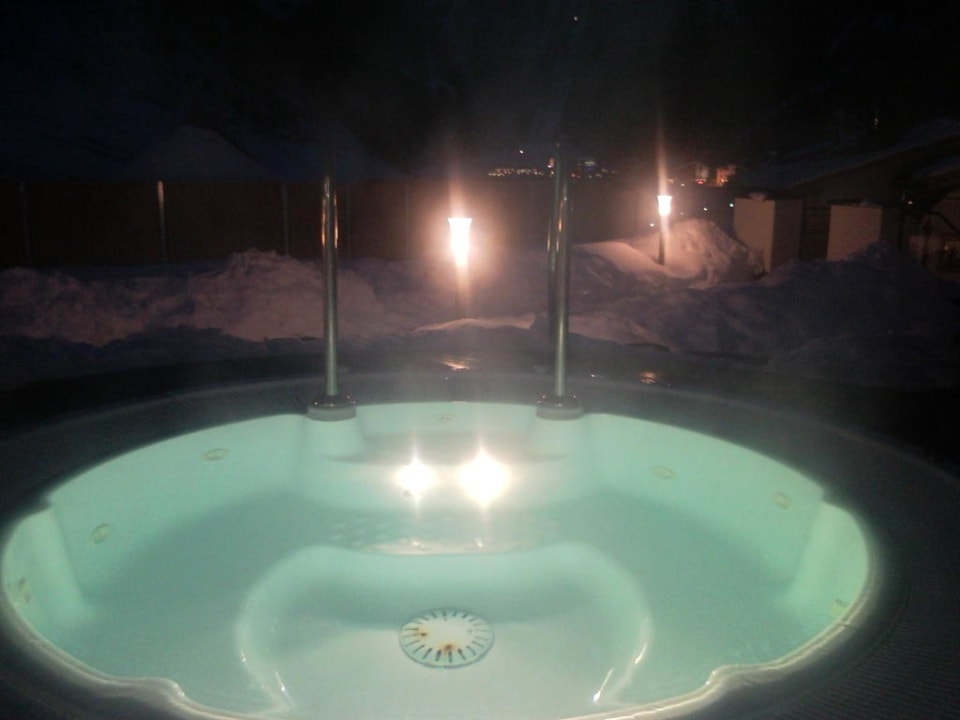Außenwhirlpool am Abend Hotel Klausnerhof