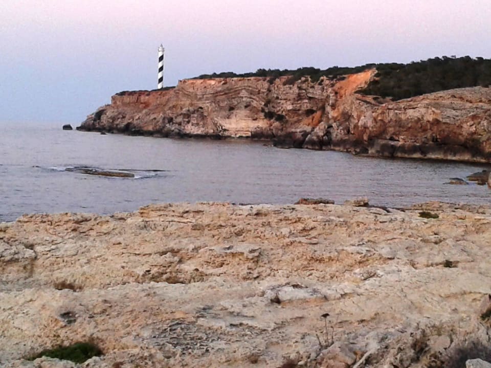 Blick auf den Leuchtturm im Abendrot Barceló Portinatx - Adults only