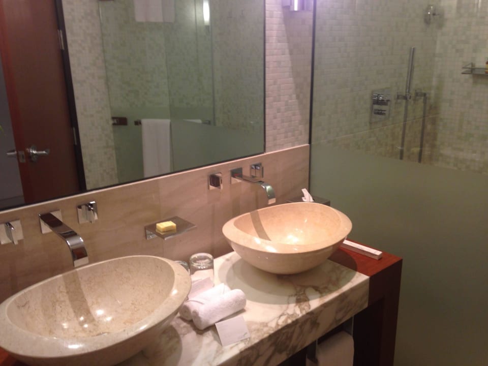 Bad Oryx Airport Hotel