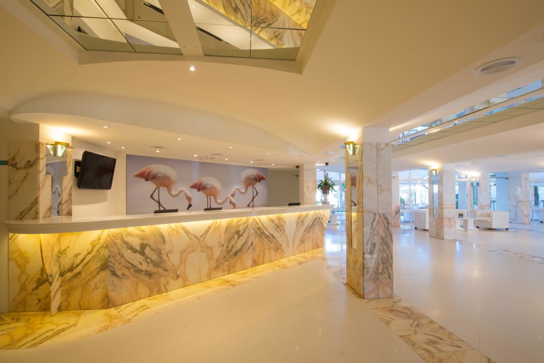 Lobby Iberostar Waves Ciudad Blanca