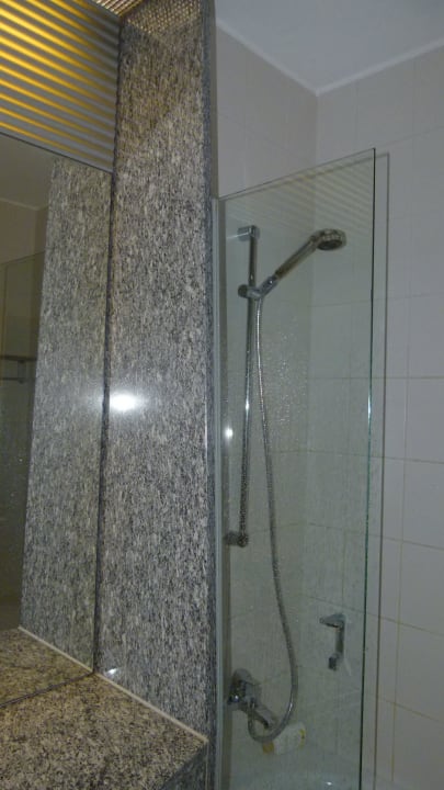 Dusche (leider ohne Tür) SEEhotel Friedrichshafen