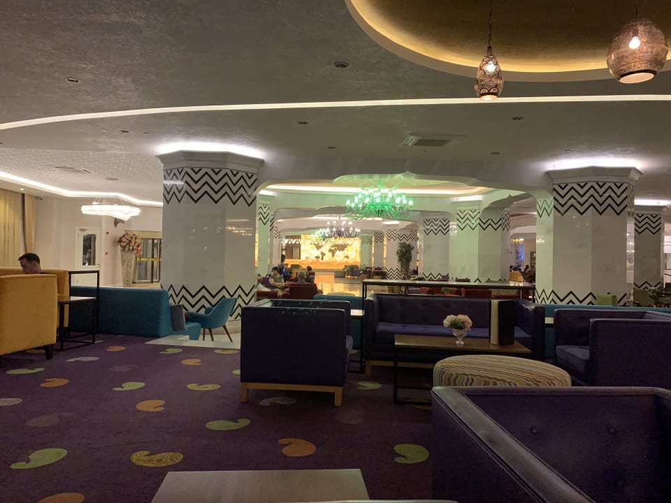 Lobby Royal Taj Mahal Hotel