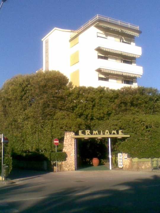 Von der Straße Hotel Ermione