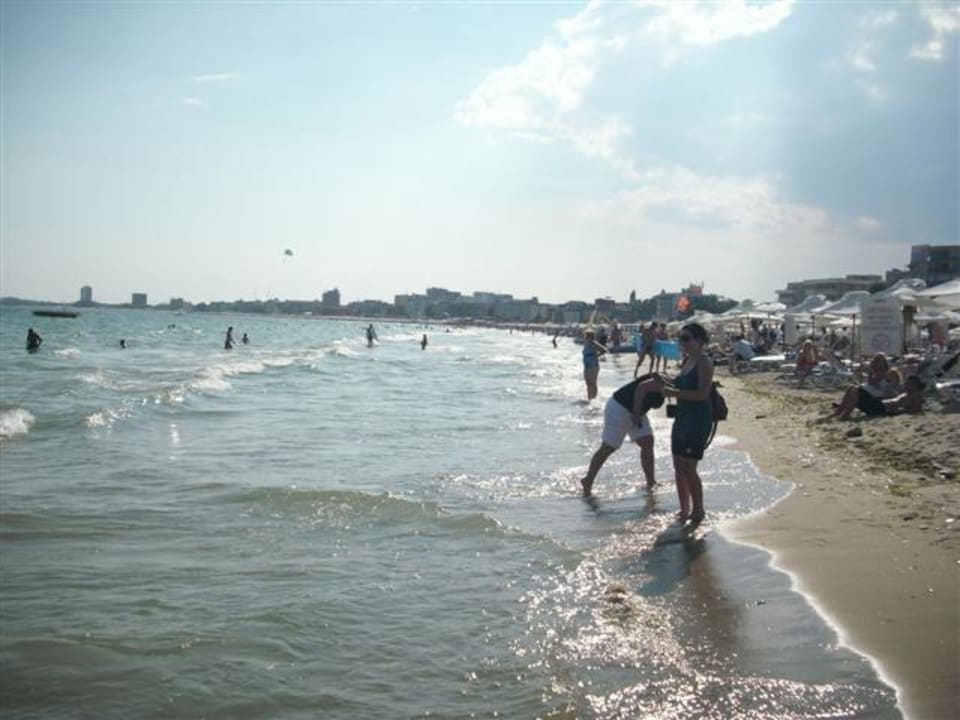 Am Strand direkt vorm Hotel Imperial Palace Hotel