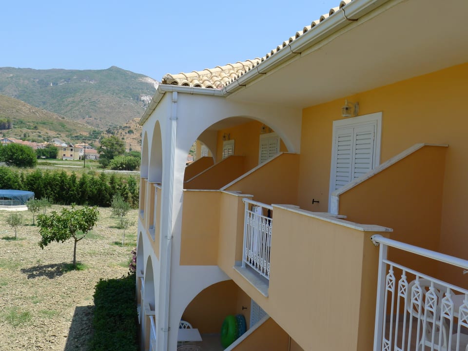 Balkone des Nebengebäudes Hotel Sirocco