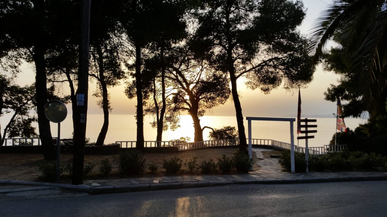 Zugang zum Hotelstrand Acrotel Athena Pallas