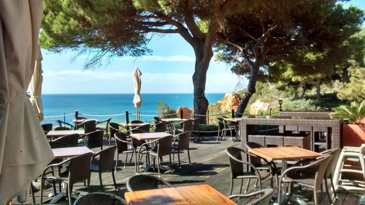 Terrasse Restaurant Basilikum PortoBay Falésia