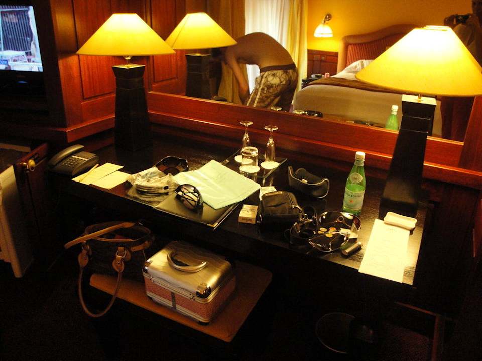 Grosse Ablage im Zimmer Grand Hotel de l’Opera, BW Premier Collection