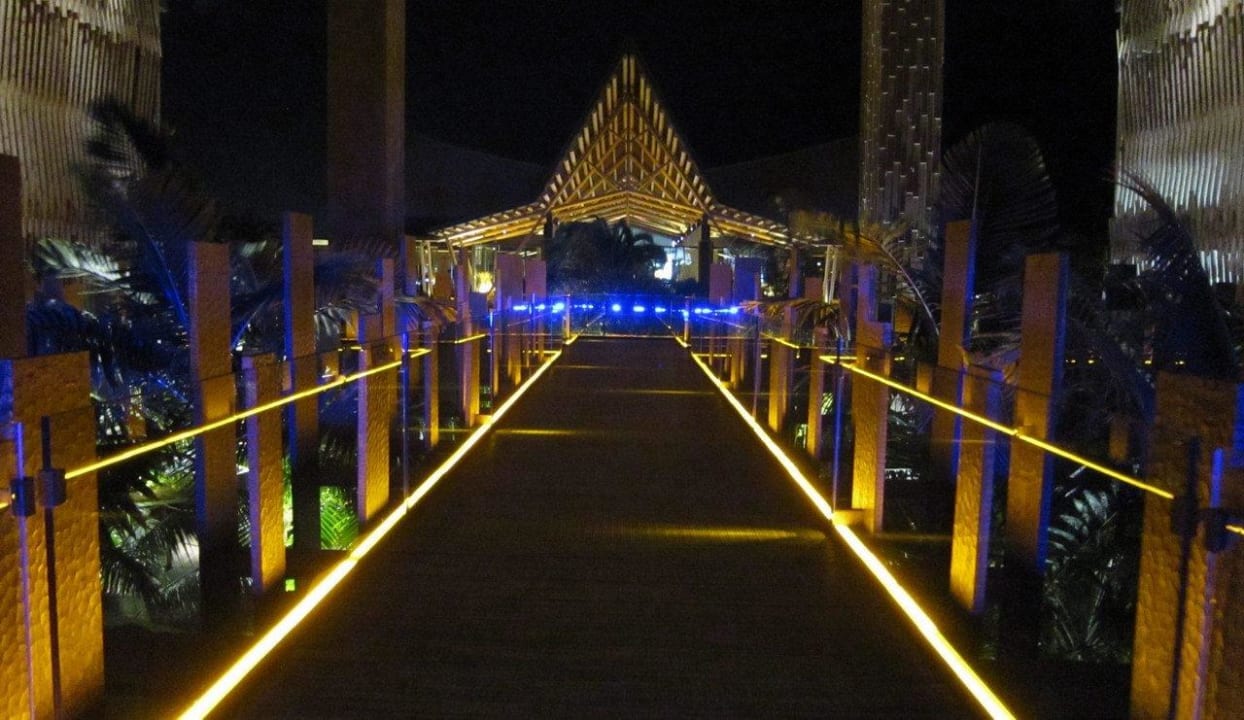 Entrance Lopesan Baobab Resort