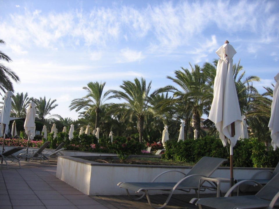 Ein Teil der Sonnenterrasse Lopesan Costa Meloneras, Resort & Spa
