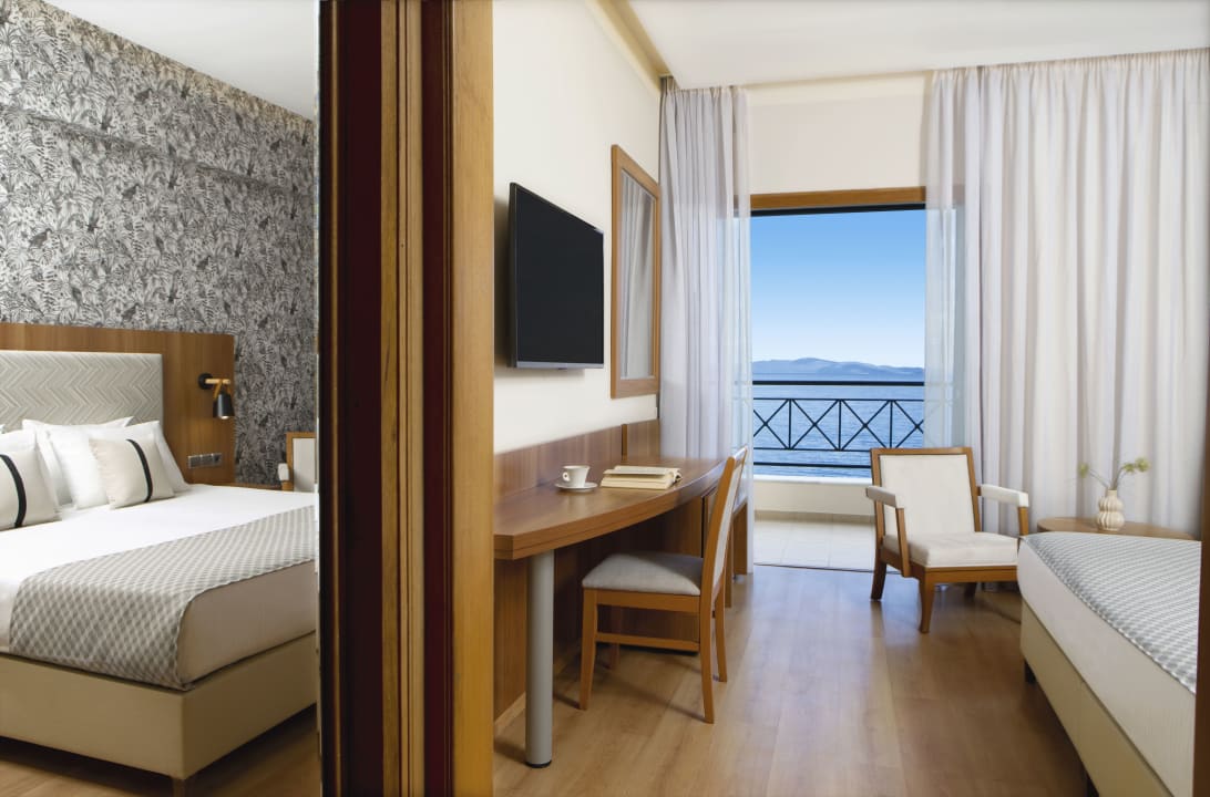 Zimmer Ramada by Wyndham Athens Attica Riviera