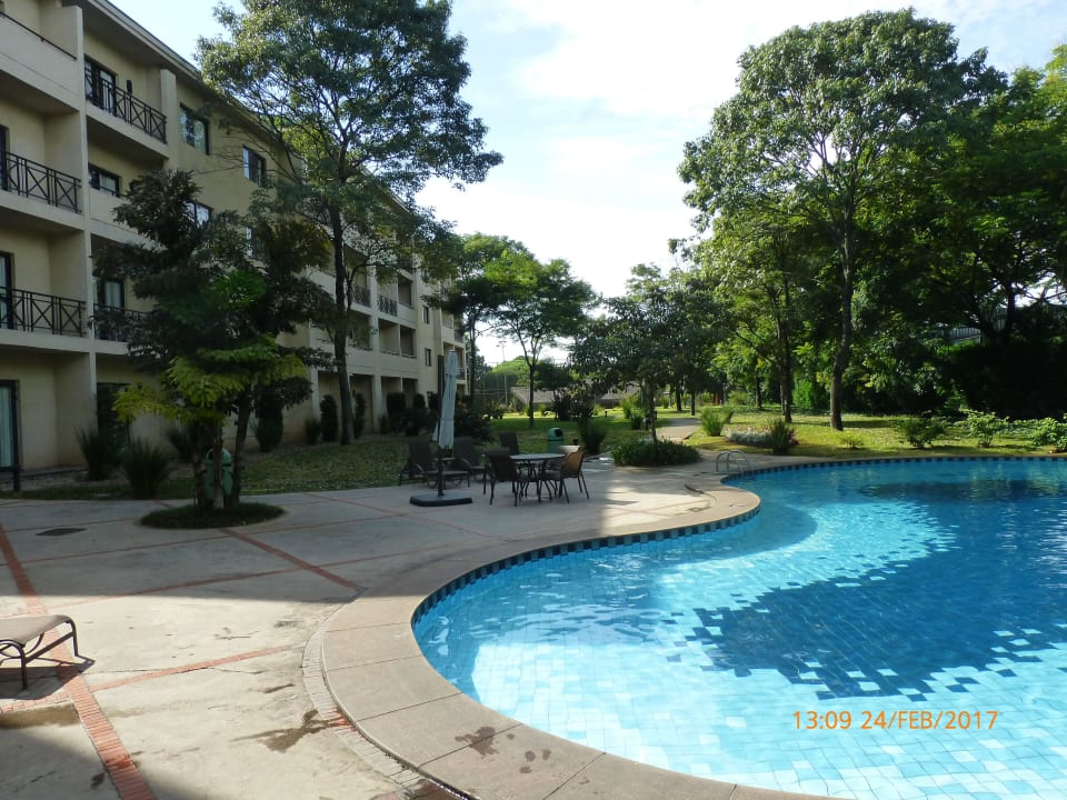 Sauberer und gepflegter Pool Hotel Panamby Guarulhos