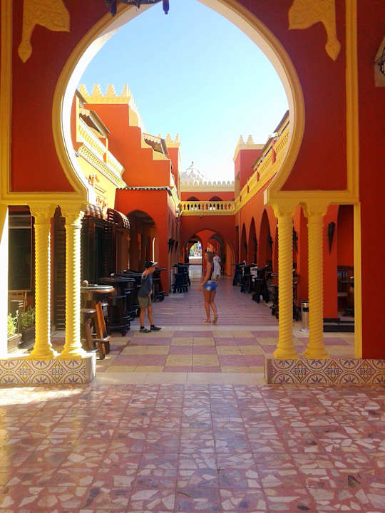 Улица двенадцати баров Pickalbatros Alf Leila Wa Leila Resort - Neverland Hurghada