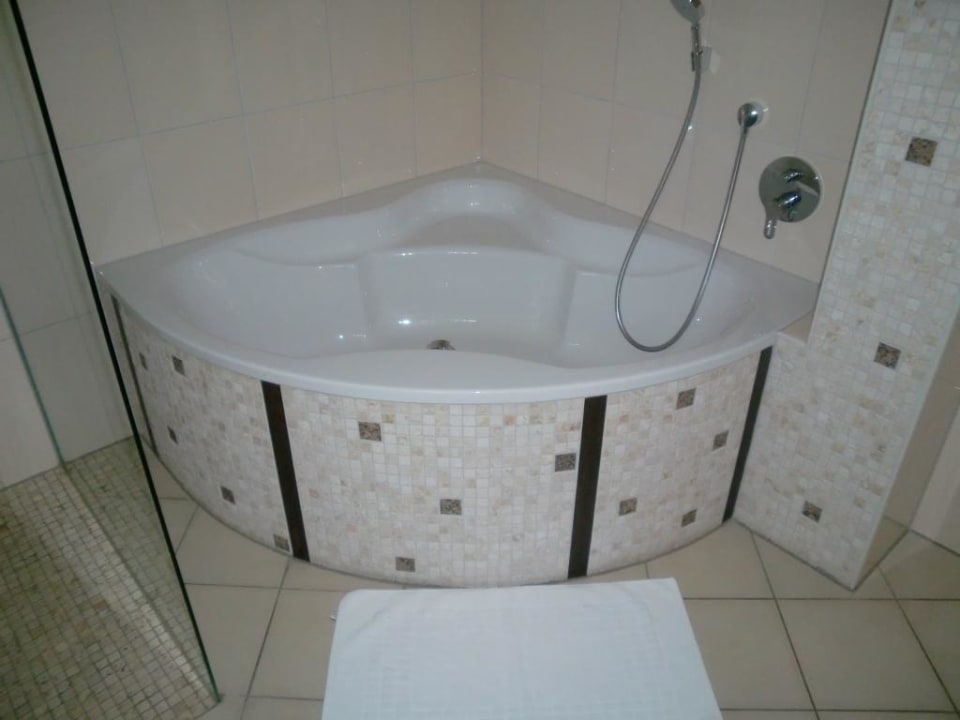 Badezimmer (Zimmer 315) Hotel Central