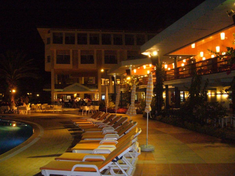 Das Le Jardin bei Nacht. Le Jardin Resort