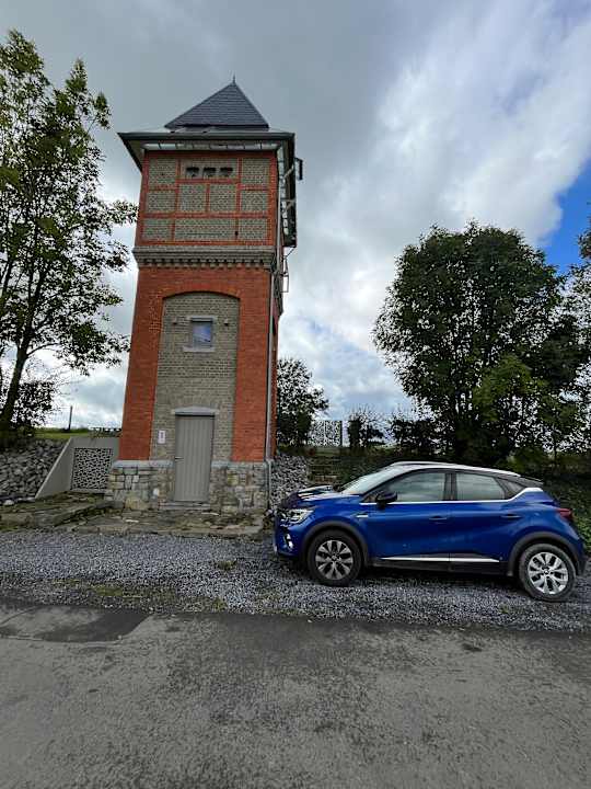 Außenansicht Logement insolite La tour de Larbuisson