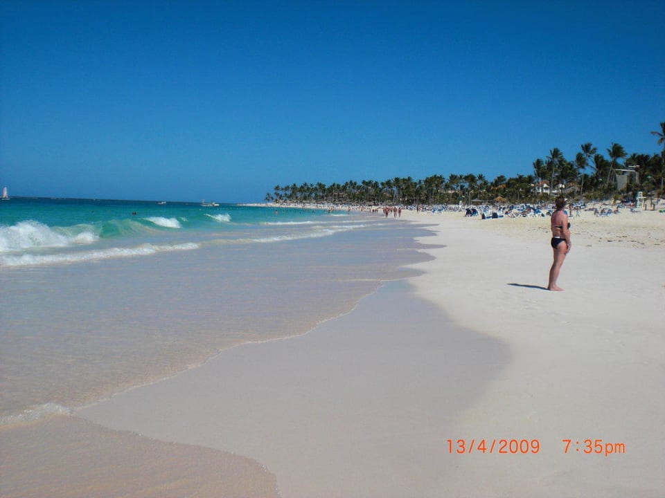 Spaziergang am Strand Royalton Splash Punta Cana