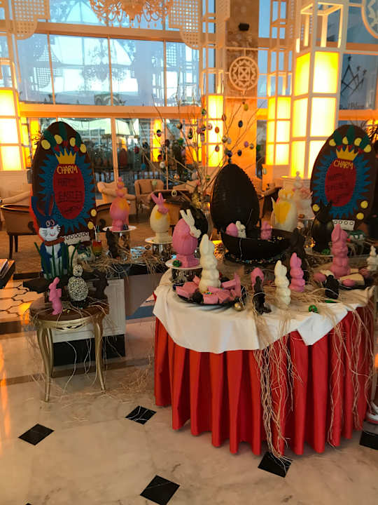 Lobby Well Palace Side