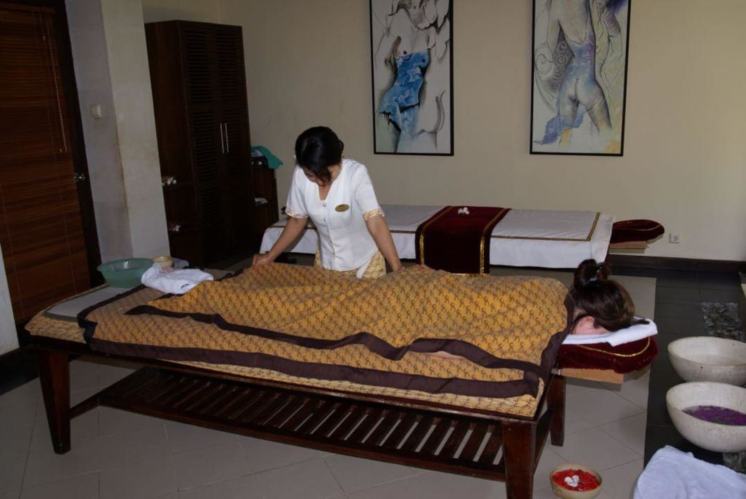 Masseurin in Action Puri Santrian