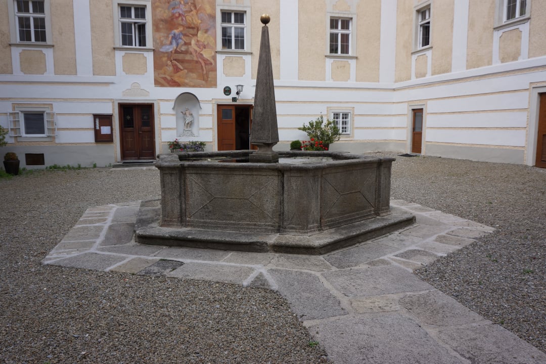 Innenhof Schlosshotel Rosenau