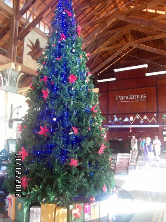 Weihnachtsbaum in der Lobby Pandanus Resort