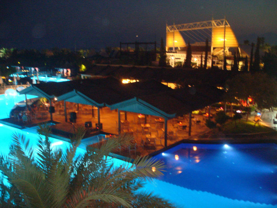 Bar aan het zwembad Limak Lara Deluxe Hotel & Resort
