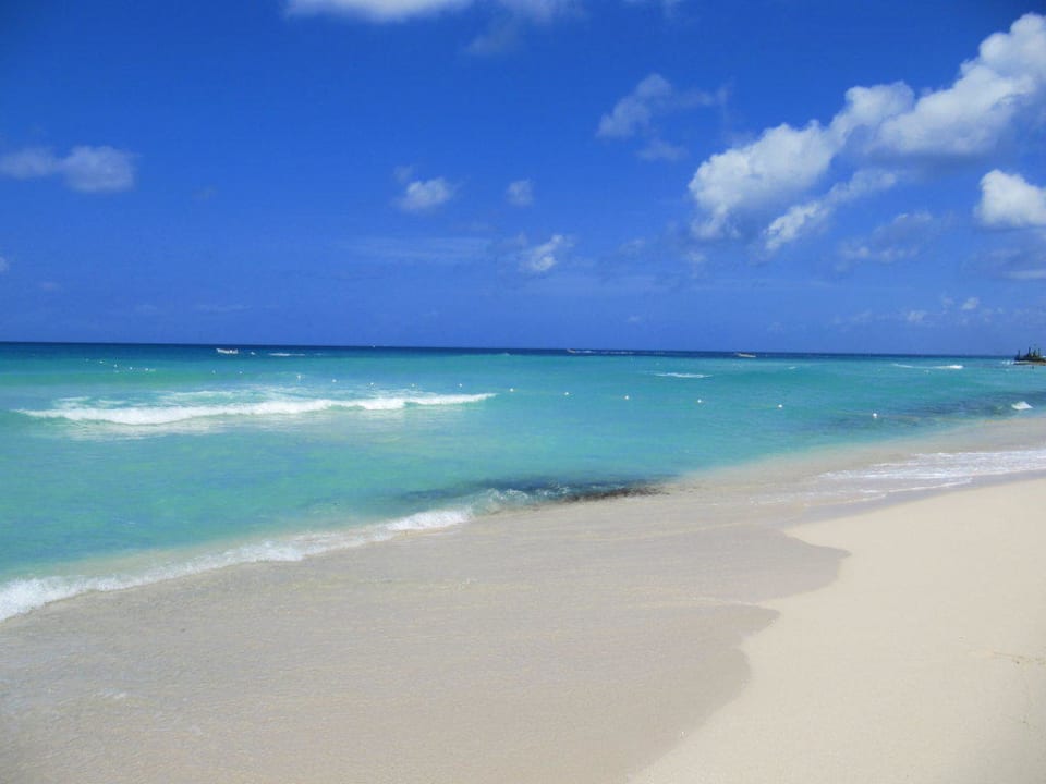 Strand rechts neben dem Leuchturm Iberostar Selection Hacienda Dominicus